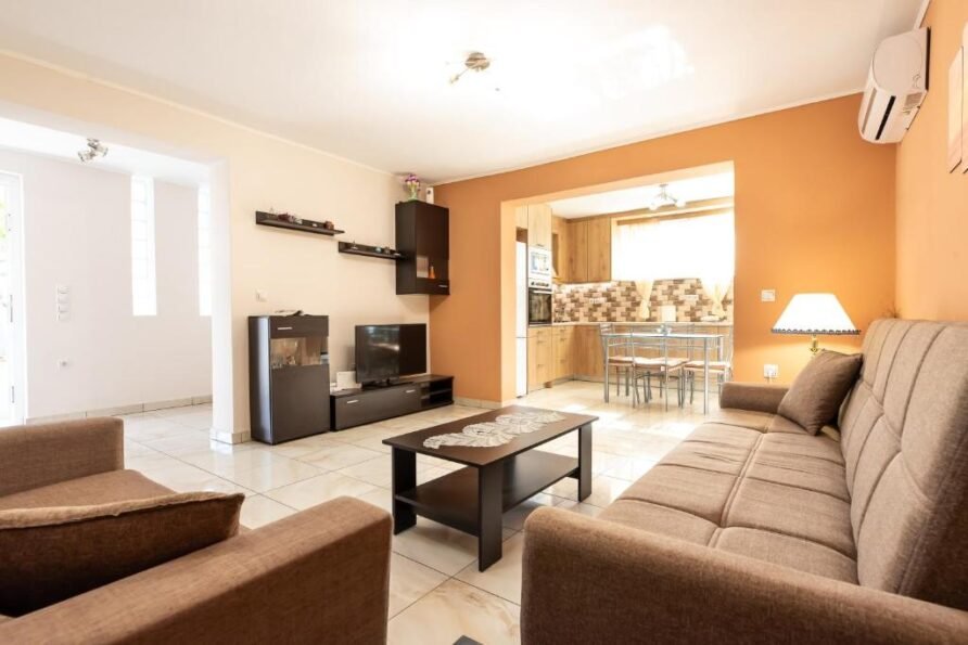 Litsa’s Galaxy Apartment Near Athens Airport